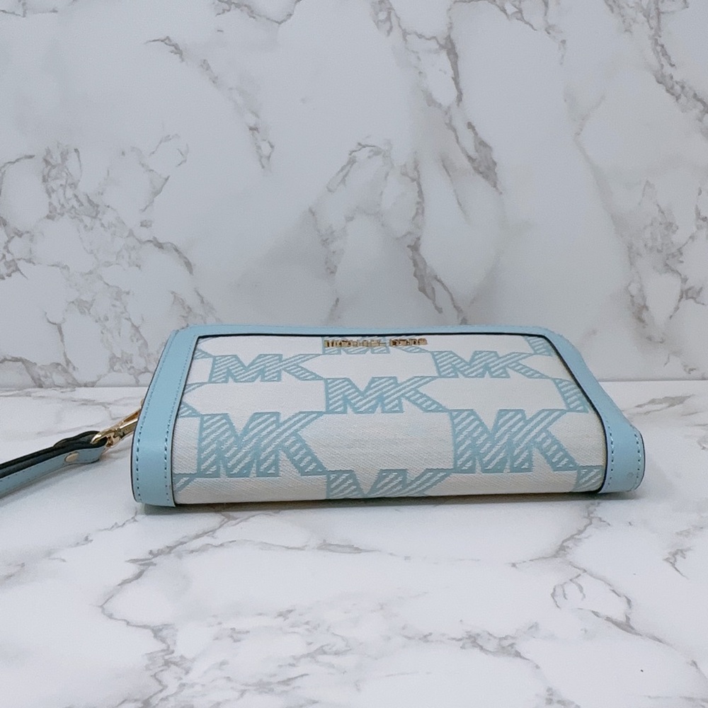 Michael Kors double zip wallet - Picture 3 of 8